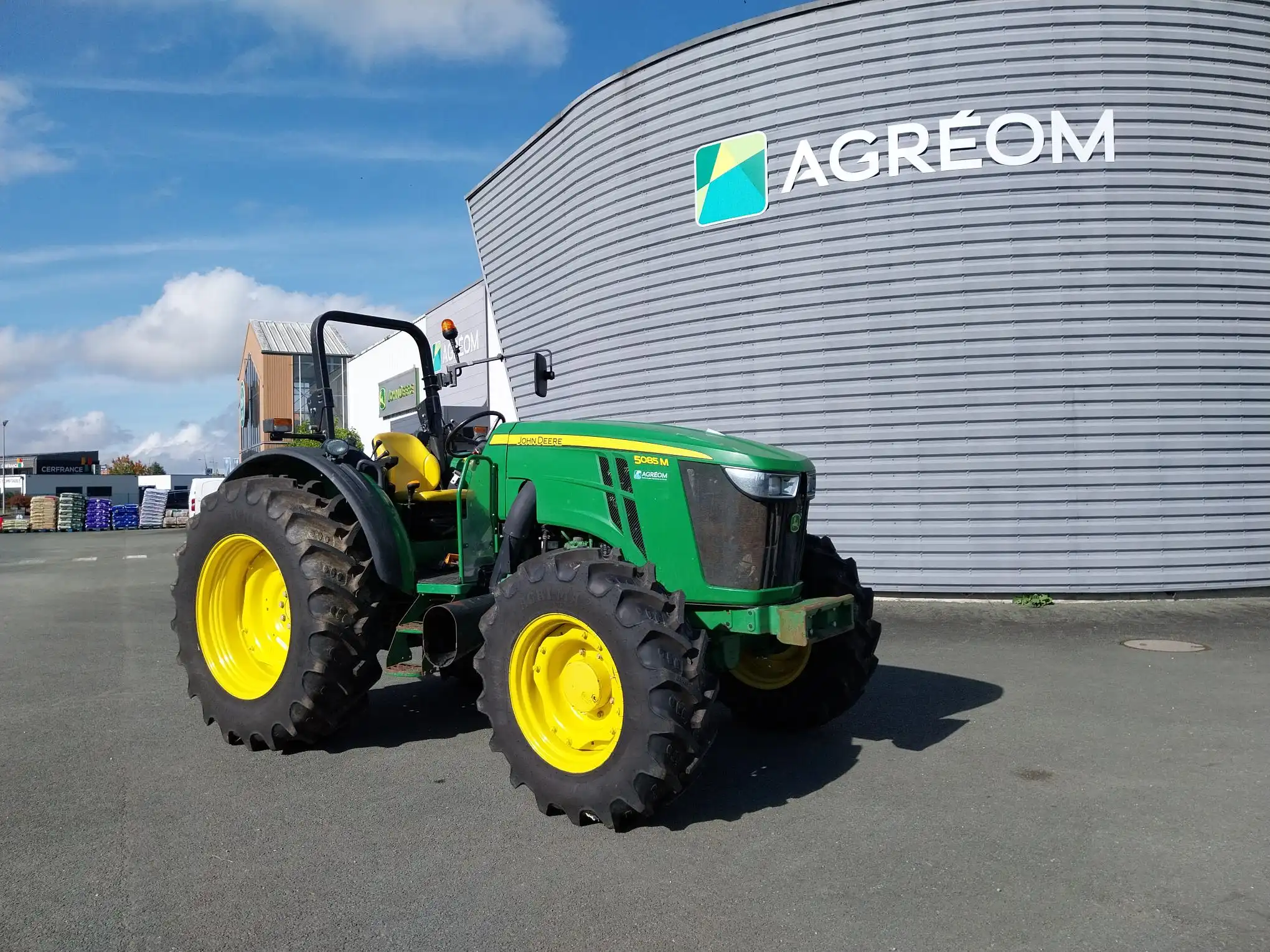 Photo JOHN DEERE TRACTEUR JOHN DEERE 5085M CADR