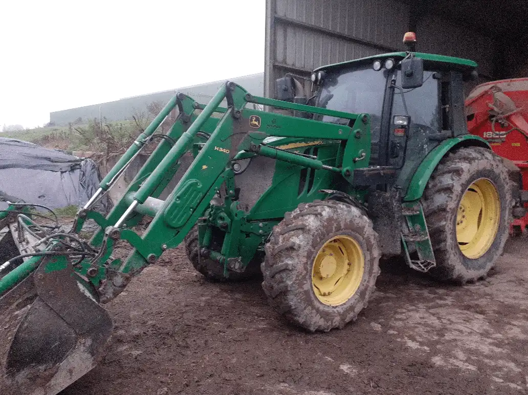 Photo JOHN DEERE TRACTEUR 6110RC